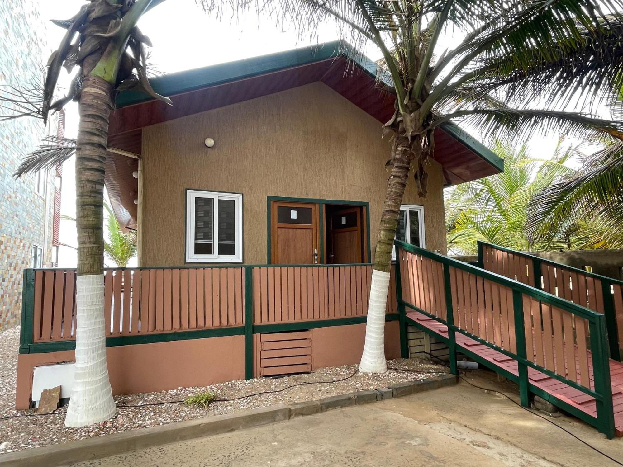 Ocean Green Beach Resorts And Villas Prampram Exterior photo